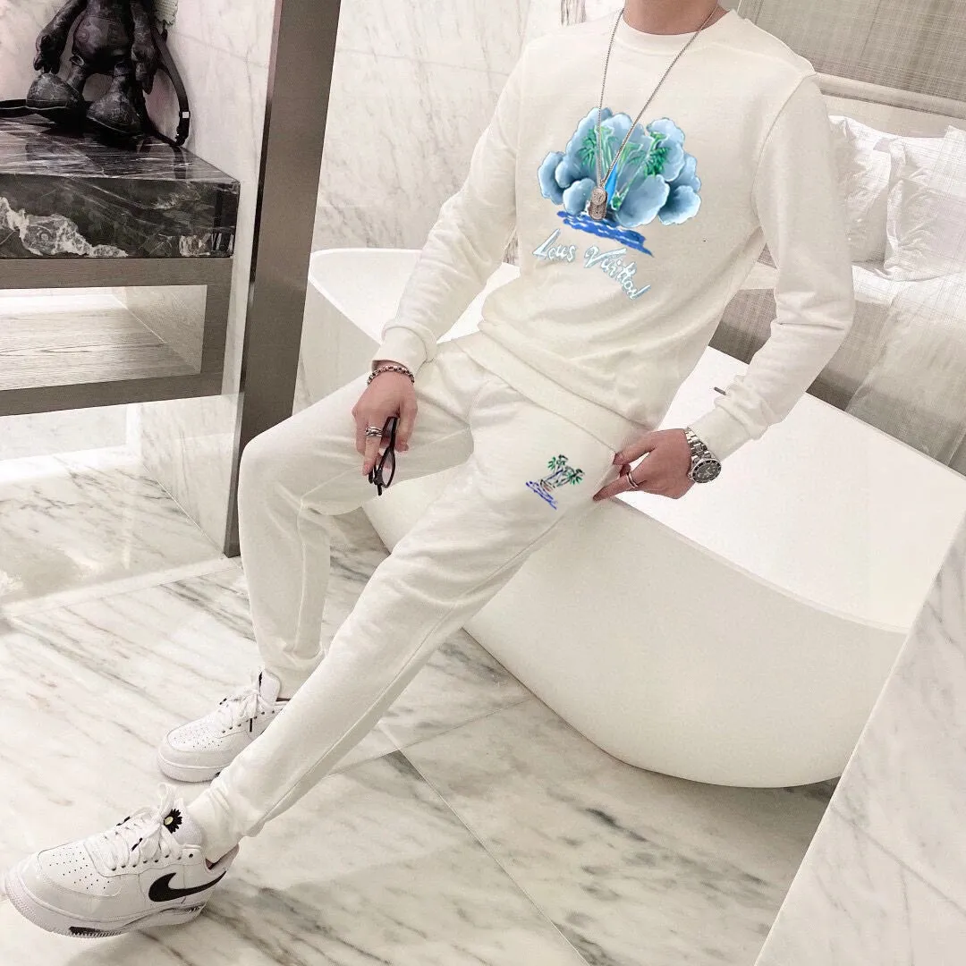 🅿️380 [LV Louis Vuitton] (Fat Man Gospel) hot-selling suit is coming. Focus on the original version of the official website. 2025 new hot-selling sweatshirt suit. The original order is hard to buy🇭🇰. It is the meticulous work of top designers for a fitting and perfect upper body effect. All-natural high-quality Roman cotton 100%, close-fitting comfort, noble and elegant! Original hardware embodies elegance and nobility! Counter size: M-5XL (maximum wear up to 220 pounds)